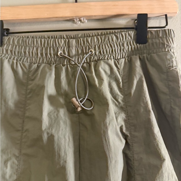 Wilo Gray Sweatpants with Elastic Waistband and Ruched Legs - Picture 3 of 9